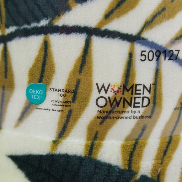 The Big One Our Favorite Plush Throw Blanket Oversized 5'x6' Tropical Leaf Green - Picture 4 of 8